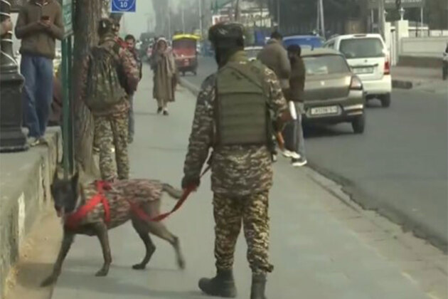 J-K: CRPF tightens security near Dal Lake ahead of Republic Day
