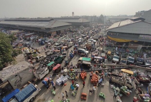 Ludhiana sees huge crowd at wholesale vegetable market