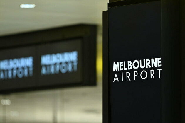 Snake on plane delays flight in Australia