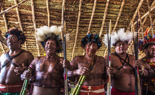Guerreiros de comunidade indígena Cinta Larga