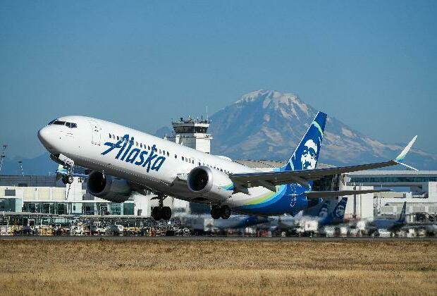 Alaska Airlines tech issue briefly grounds planes in Seattle