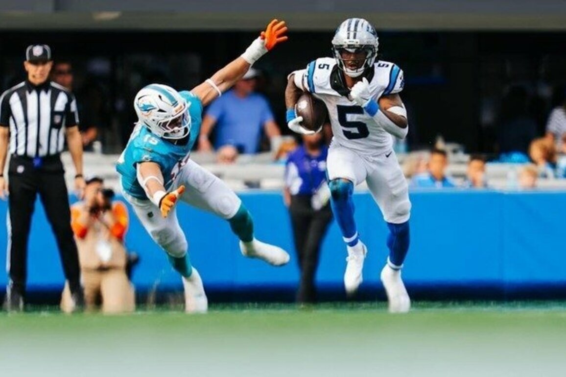 Rico Dowdle puts up massive 234-yard game, helps fuel record comeback
