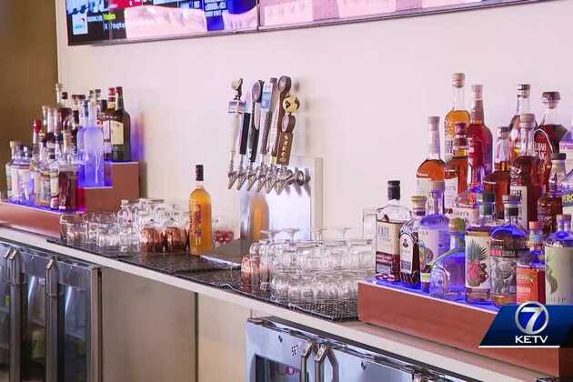 Omaha&#39;s new women&#39;s sports-focused bar opens