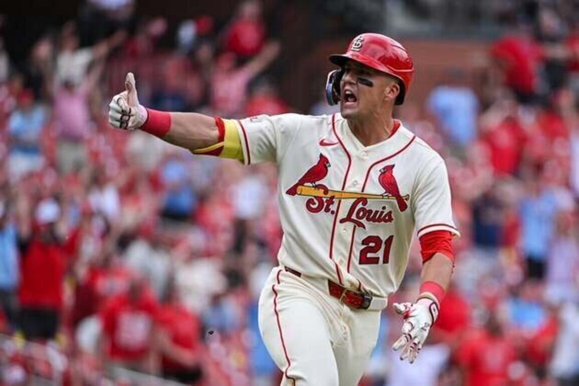 Lars Nootbaar's pinch-hit homer lifts Cards over Reds
