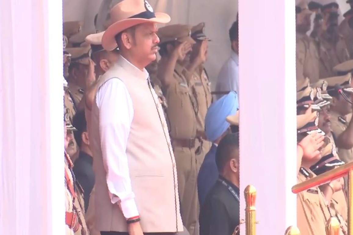 Maharashtra CM Fadnavis pays tribute on Police Commemoration Day; salutes bravery of police forces