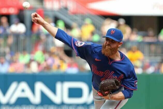 Yankees sign veteran pitcher Paul Blackburn; Allan Winans sent down