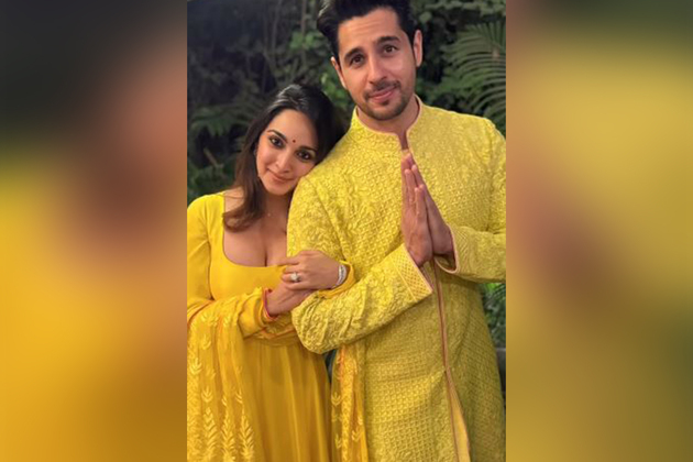 Sidharth Malhotra, Kiara Advani celebrate first Diwali as parents, pose adorably in matching outfits