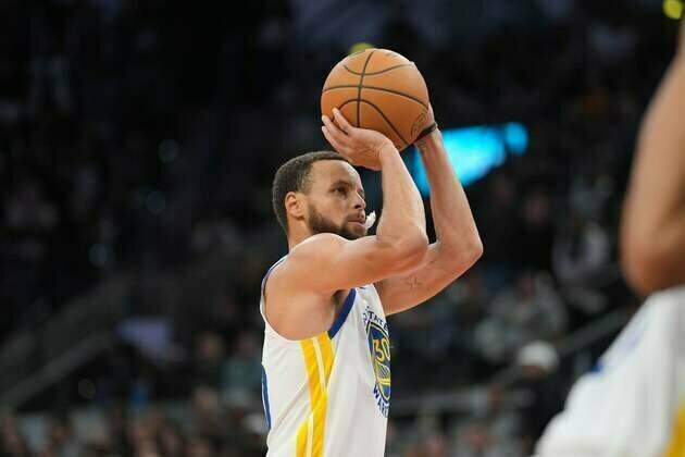 Stephen Curry's torrid third quarter helps Warriors overcome Spurs