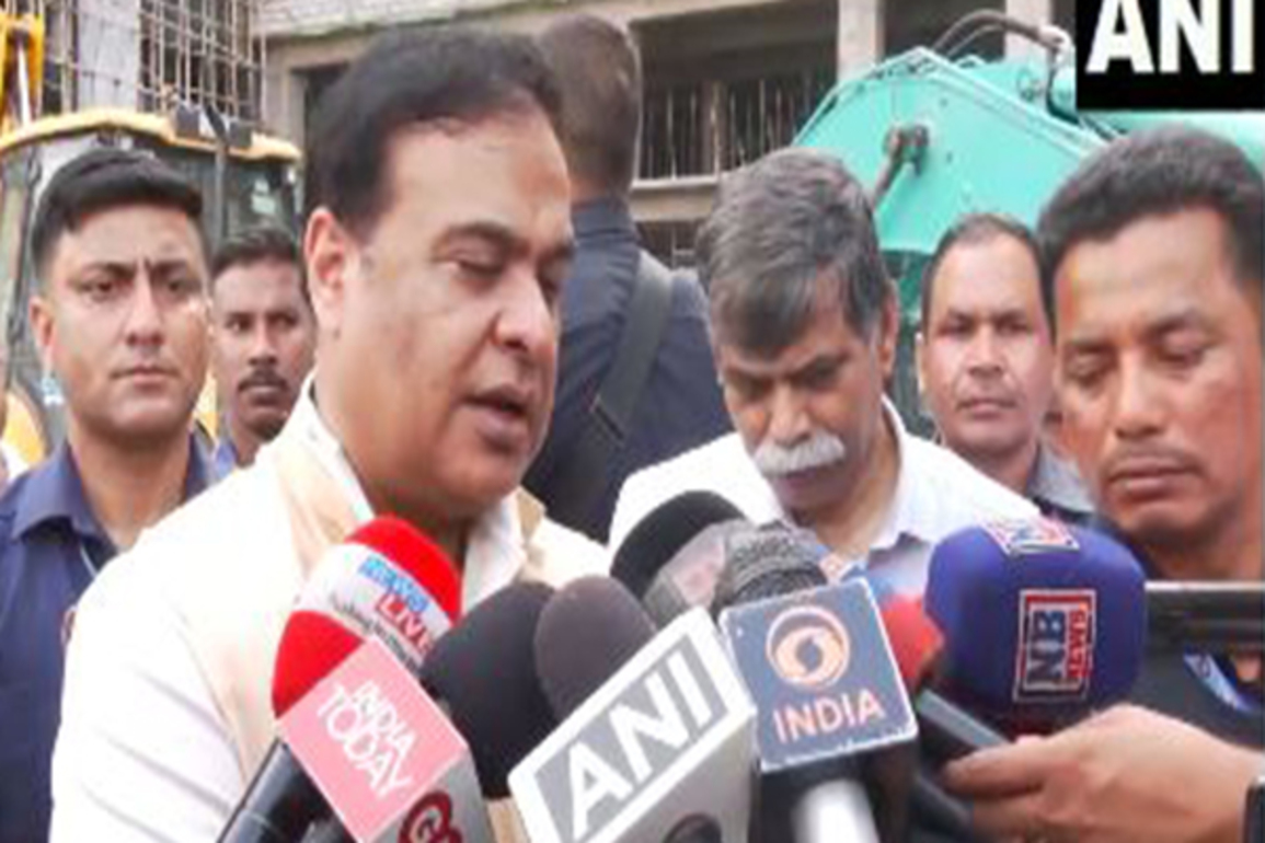 "Gandhis are minting money, ordinary Congress workers deprived": Assam CM Himanta Sarma