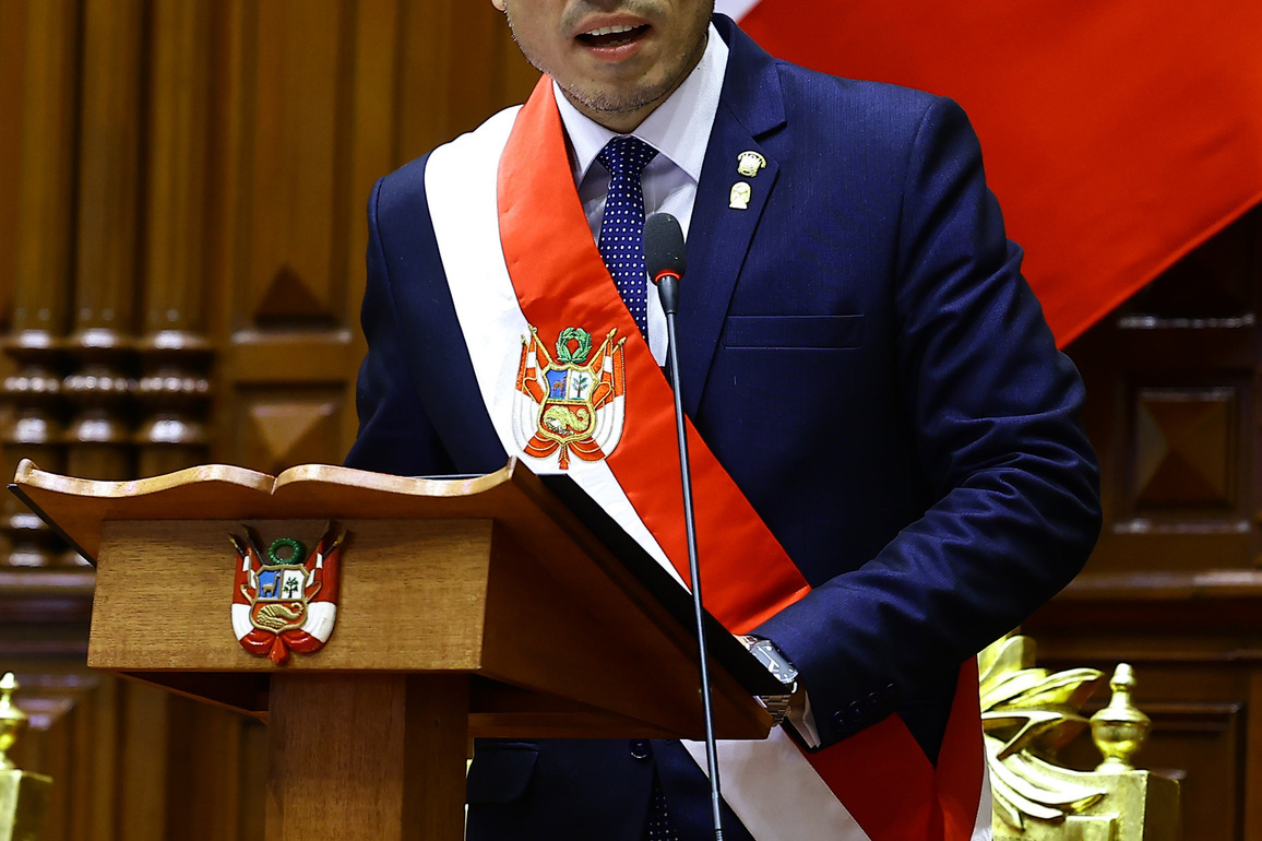 PhotoFlash | Peru's Congress approves motion to impeach President Jeri