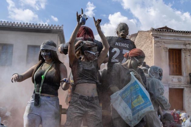 Greece’s Galaxidi town erupts in ‘flour war’ to mark start of Lent