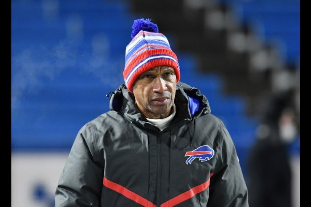 Giants interview Leslie Frazier for head coach job