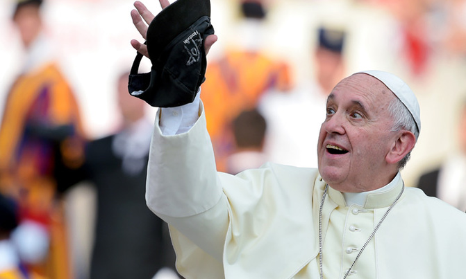 Pope welcomes 5,000 migrants in Rome prayers Pope welcomes 5,000 migrants in Rome prayers