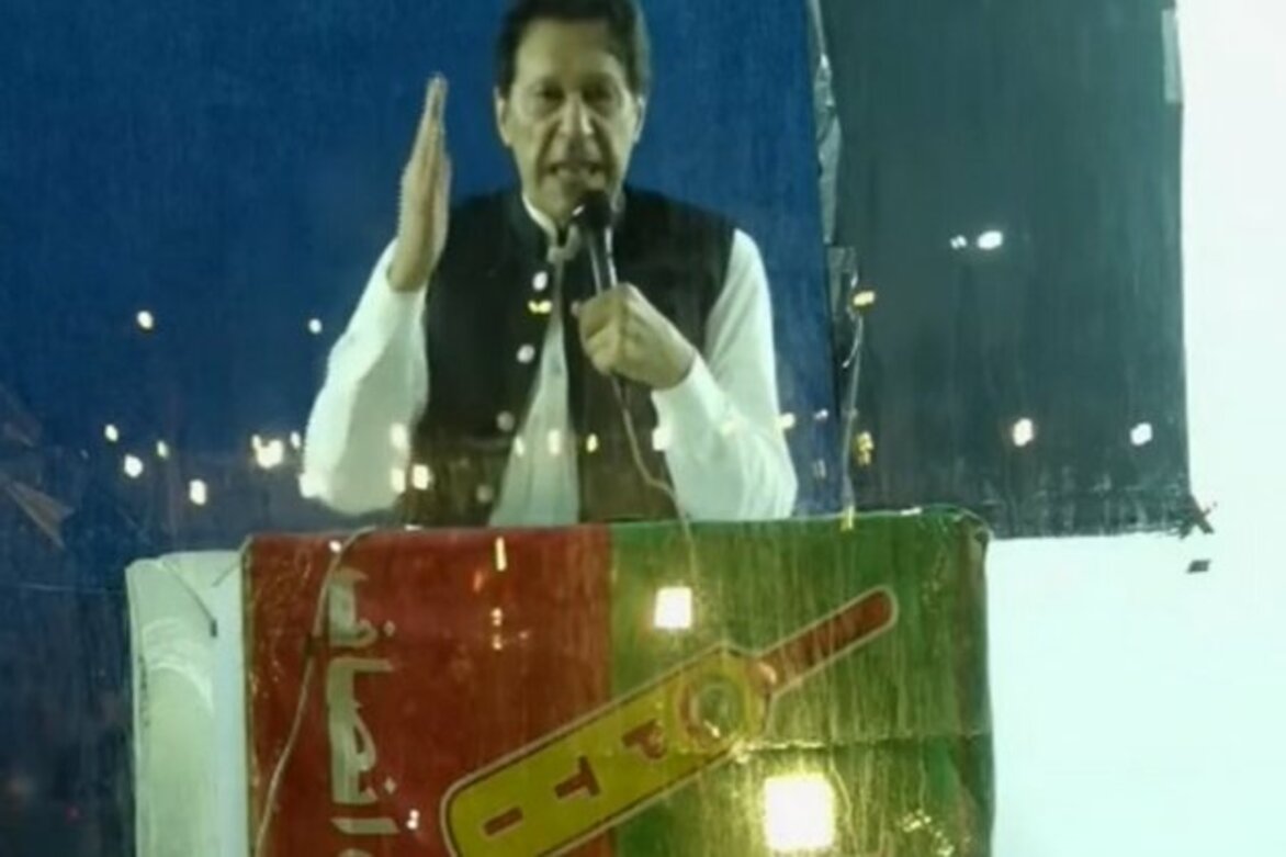 Imran Khan presents roadmap to resolve Pakistan's economic crisis