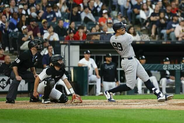 Yankees score three runs in 11th to down White Sox