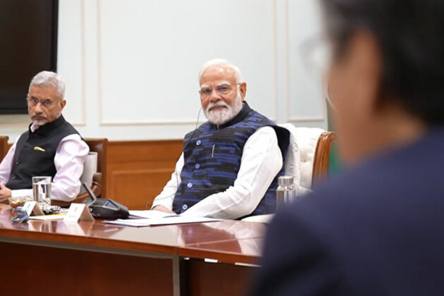 PM meets Japanese delegation, discusses deepening economic cooperation between nations