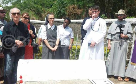 Wano nga bali ku ntaana z'abagenzi Wano nga bali ku ntaana z'abagenzi