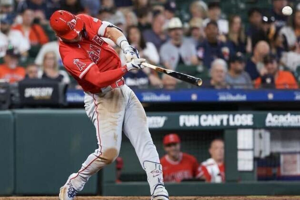 Mike Trout blast leads Angels to rare Opening Day road win over Astros