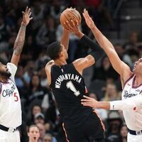 Spurs overcome 25-point deficit to beat Clippers