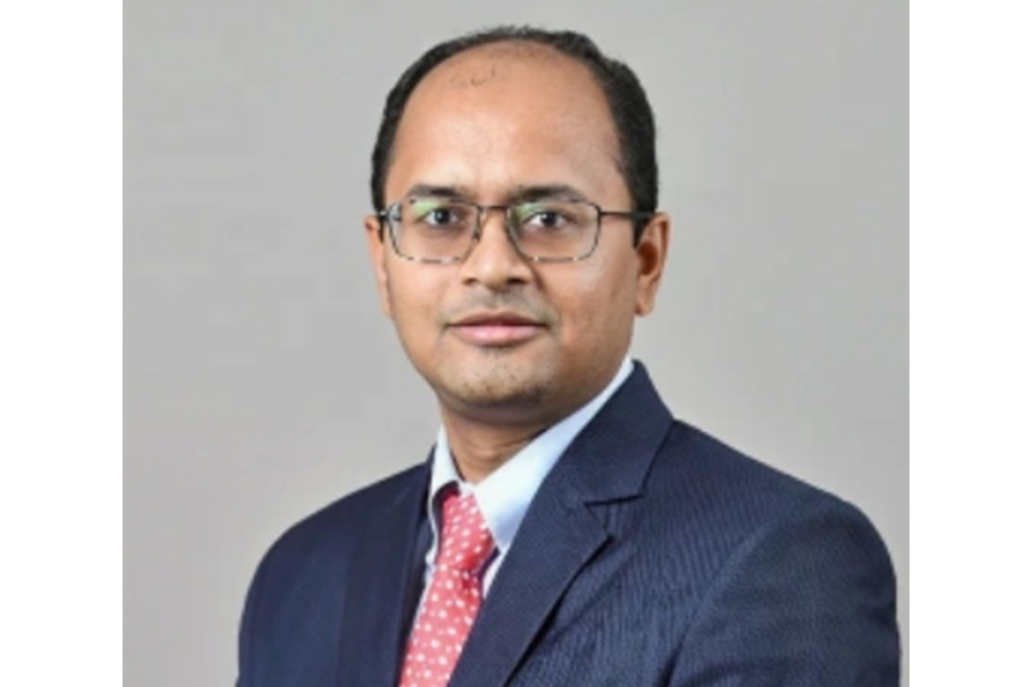 Banks adopt 'wait and watch' approach on macro risks amid geopolitical uncertainty: Axis Bank's Sameer Shetty