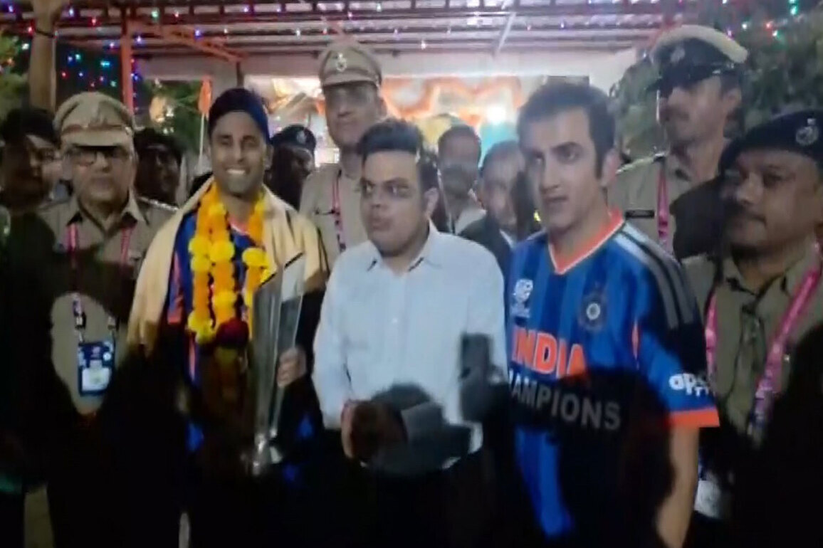 Suryakumar, Gambhir, Jay Shah visit Hanuman Temple in Ahmedabad after T20WC win