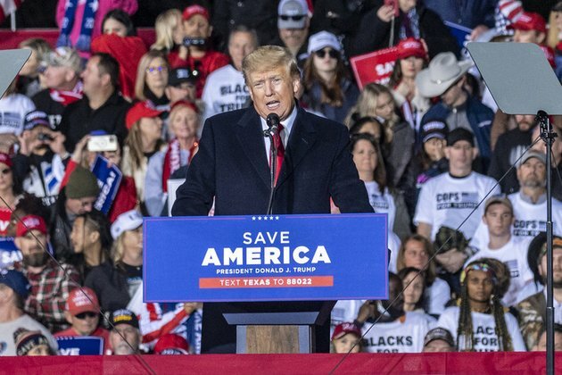 Company eyeing Trump&#039;s social network warns investors