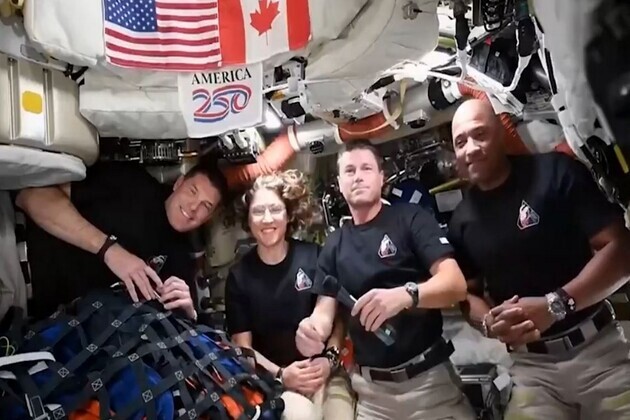 'Modern-day pioneers; you've inspired the world': Trump speaks to Artemis II crew