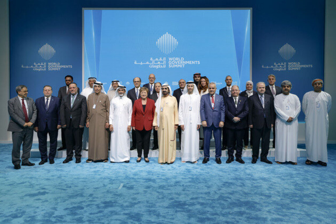Mohammed bin Rashid meets with Arab Finance Ministers participating in 10th Arab Fiscal Forum