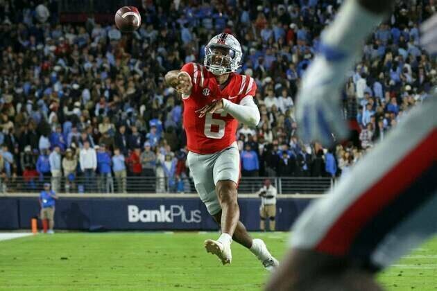Trinidad Chambliss scores 2 touchdowns as No. 7 Ole Miss routs South Carolina