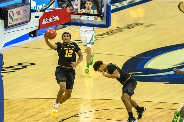 No. 21 Oregon falls to Missouri in season debut