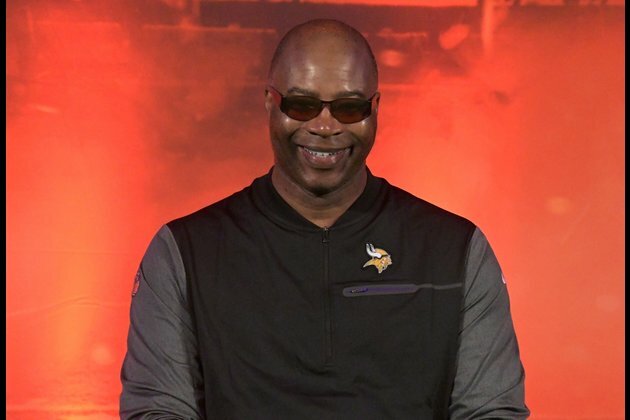 Hall of Fame DE Doleman dies at 58 after cancer battle
