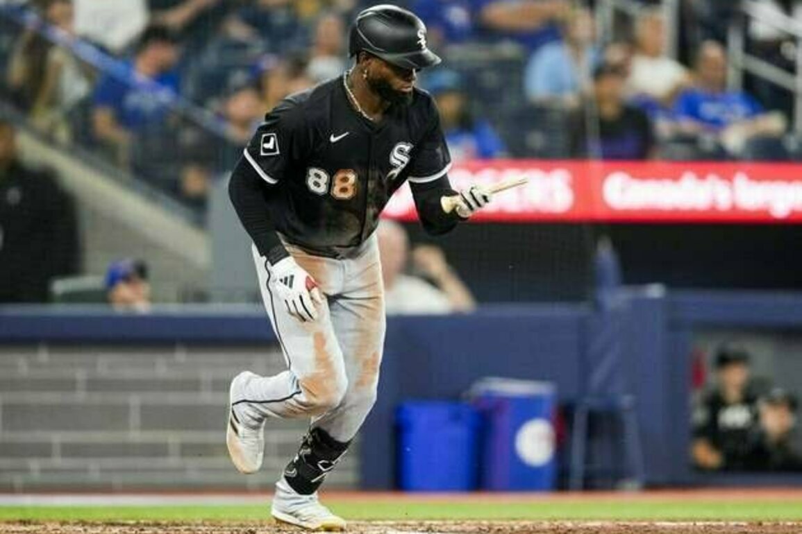 White Sox reinstate OF Luis Robert Jr. (hamstring) from IL