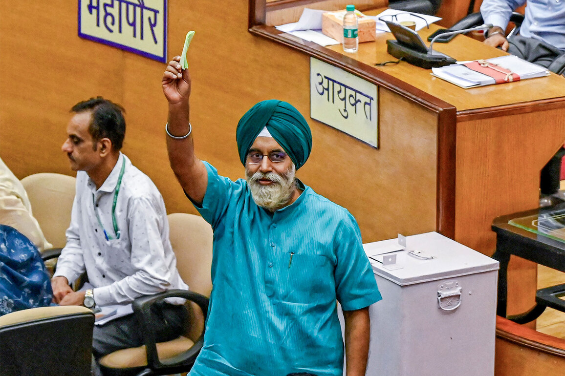 Municipal Corporation of Delhi gives Diwali gift to employees with early bonus