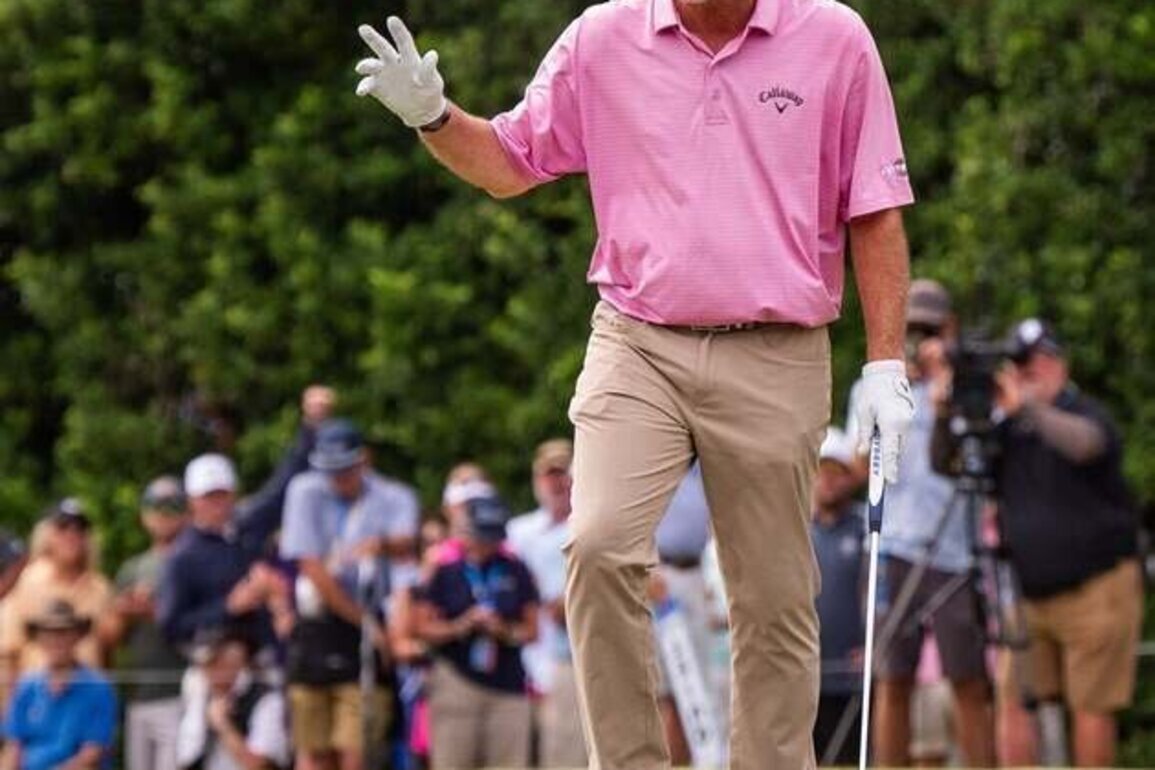 Consistent Tommy Gainey moves atop leaderboard at Trophy Hassan