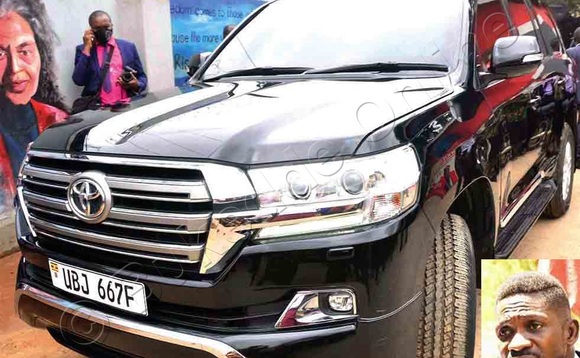 Emmotoka ya Kyagulanyi (mu katono) empya. Emmotoka ya Kyagulanyi (mu katono) empya.