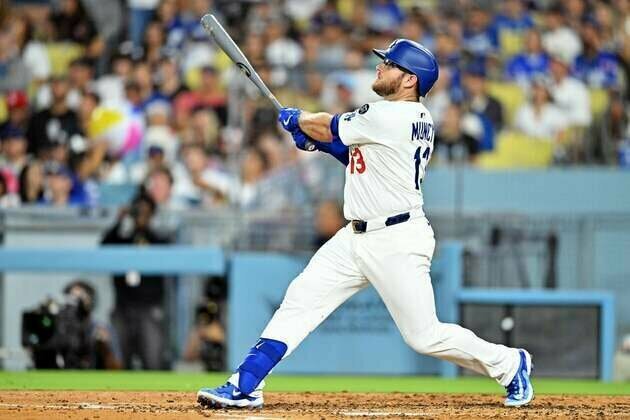 Dodgers 3B Max Muncy (oblique) returns to IL