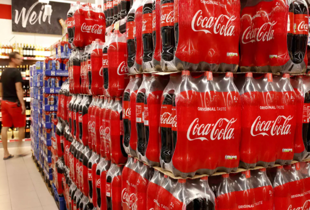 Coca-Cola reverses sales volume slide, sending revenue up 6% in Q4