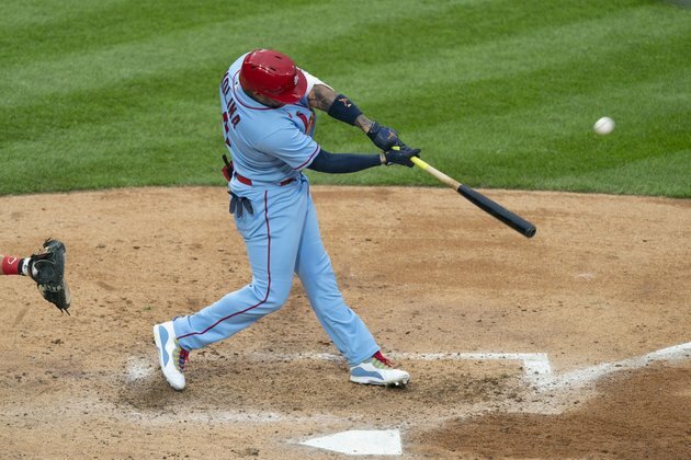 Yadier Molina homers twice to power Cardinals over Phillies