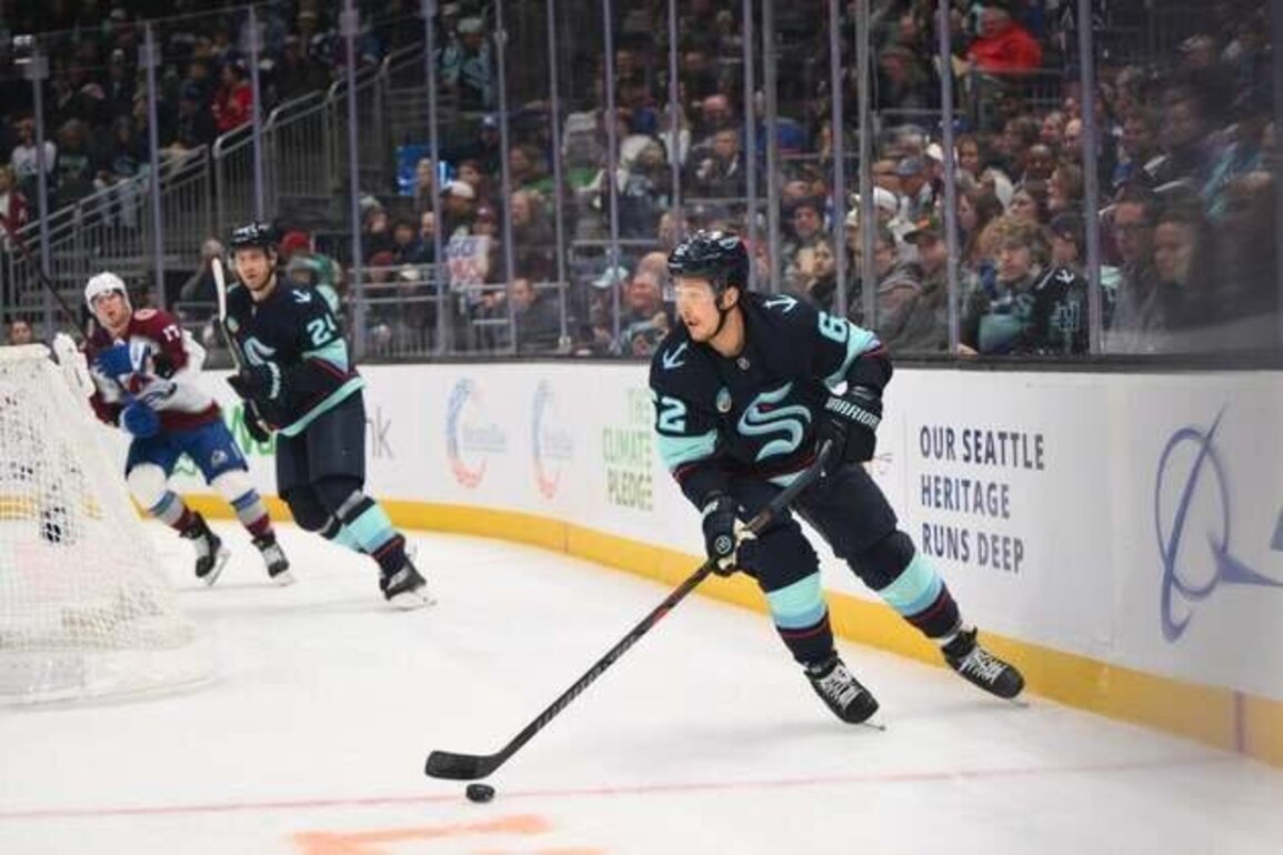 Kraken D Brandon Montour to miss 4-plus weeks after hand surgery