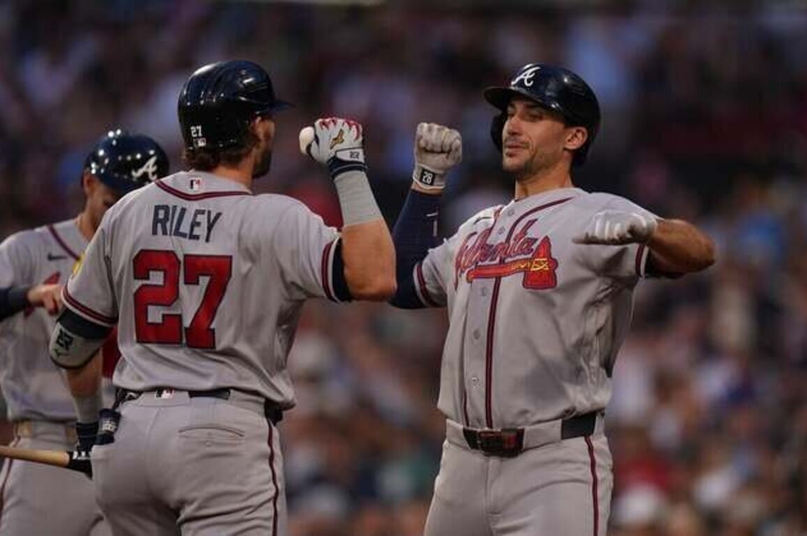 Braves' bats bust out in series-opening win over Red Sox