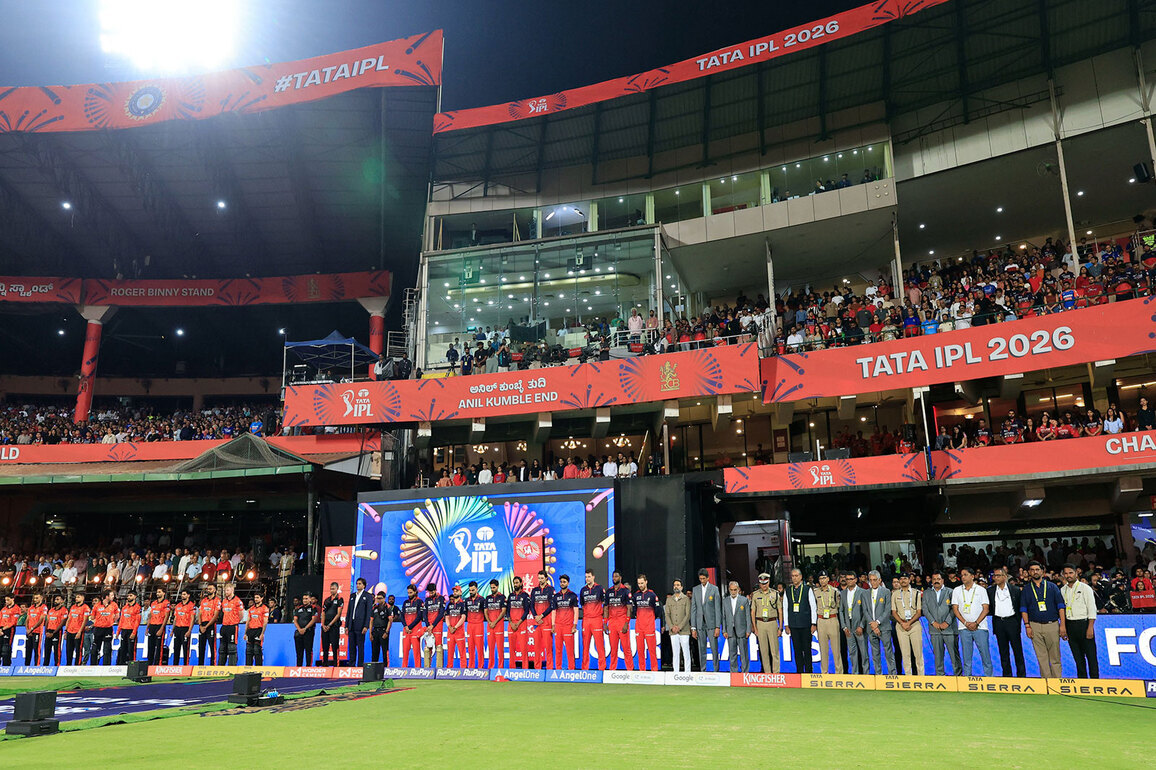IPL 2026: RCB, SRH players observe one-minute silence for 11 fans who died at Chinnaswamy