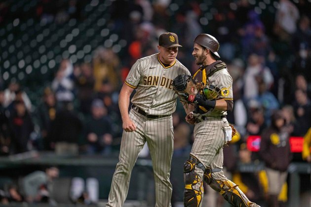 MLB roundup: Padres halt Giants' 9-game winning streak