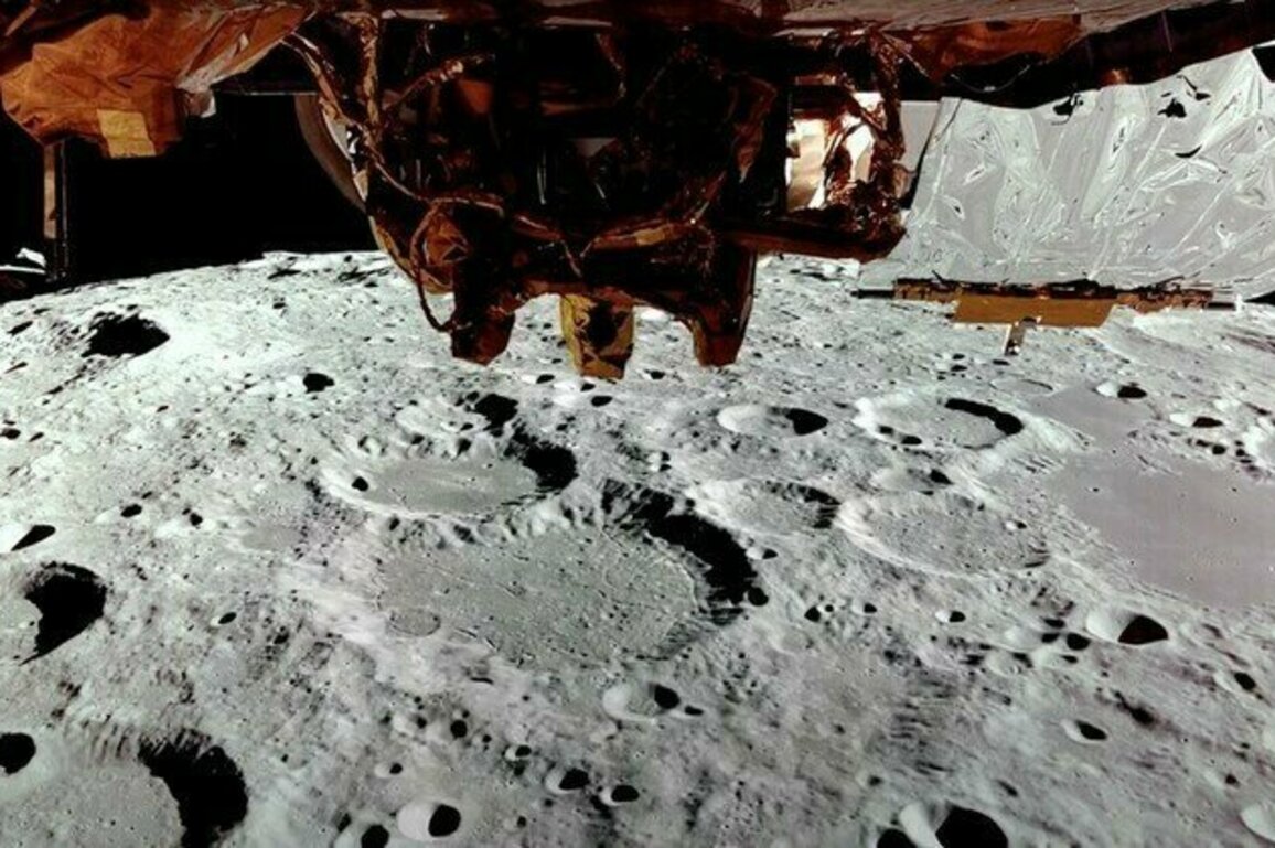 US aiming to win second space race  media