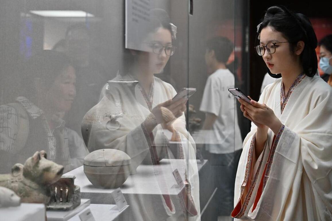 Chinese youth rediscover the past while on vacation