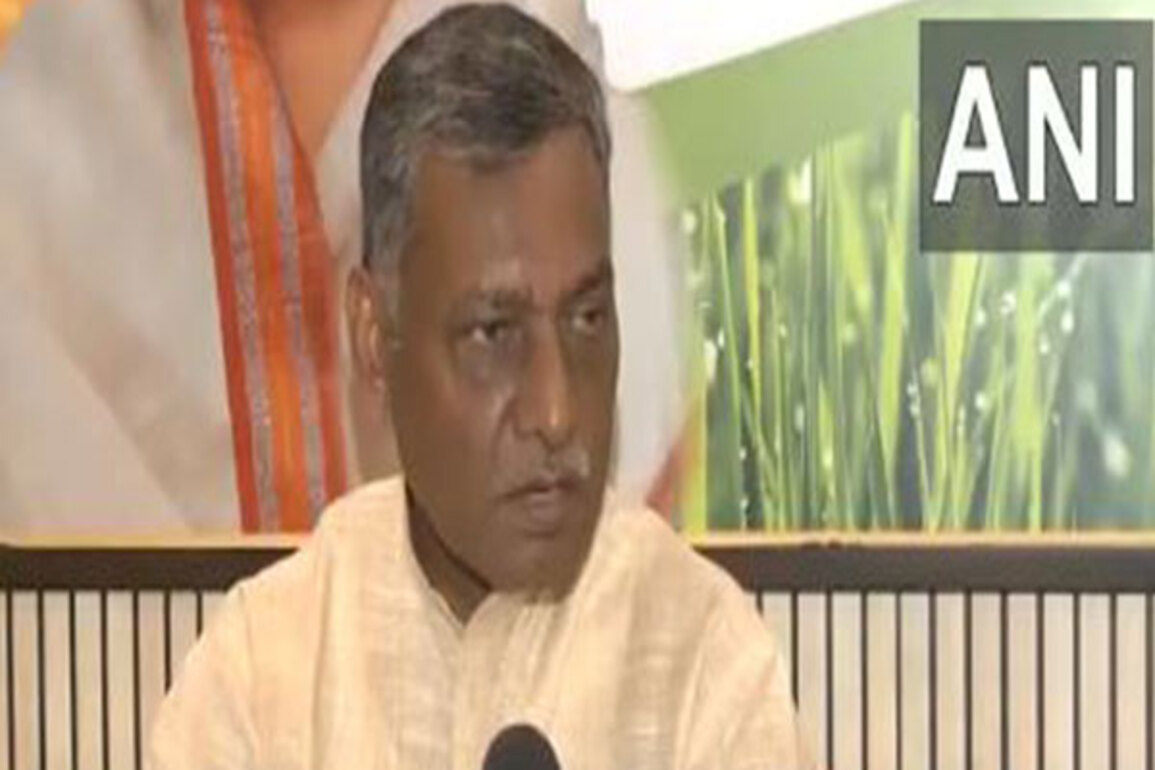 "EC is working as extension of BJP": alleges Congress MP Akhilesh Prasad
