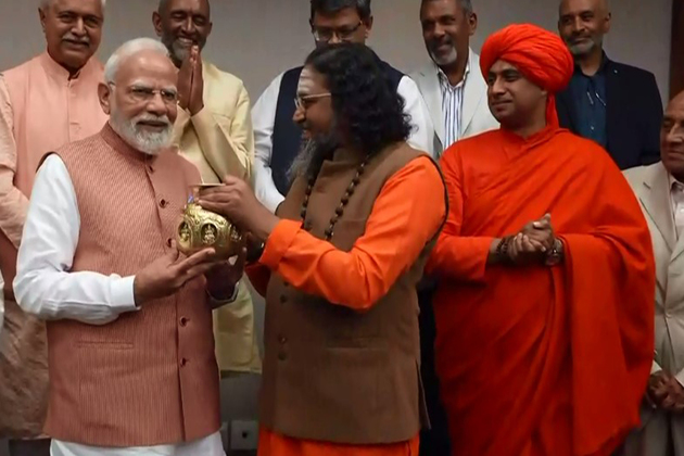 PM Modi interacts with heads of prominent community organisations in Johannesburg