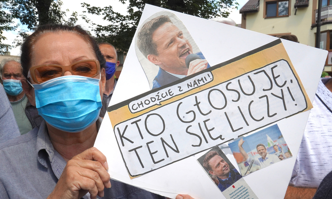 Poland votes in tight presidential election Poland votes in tight presidential election