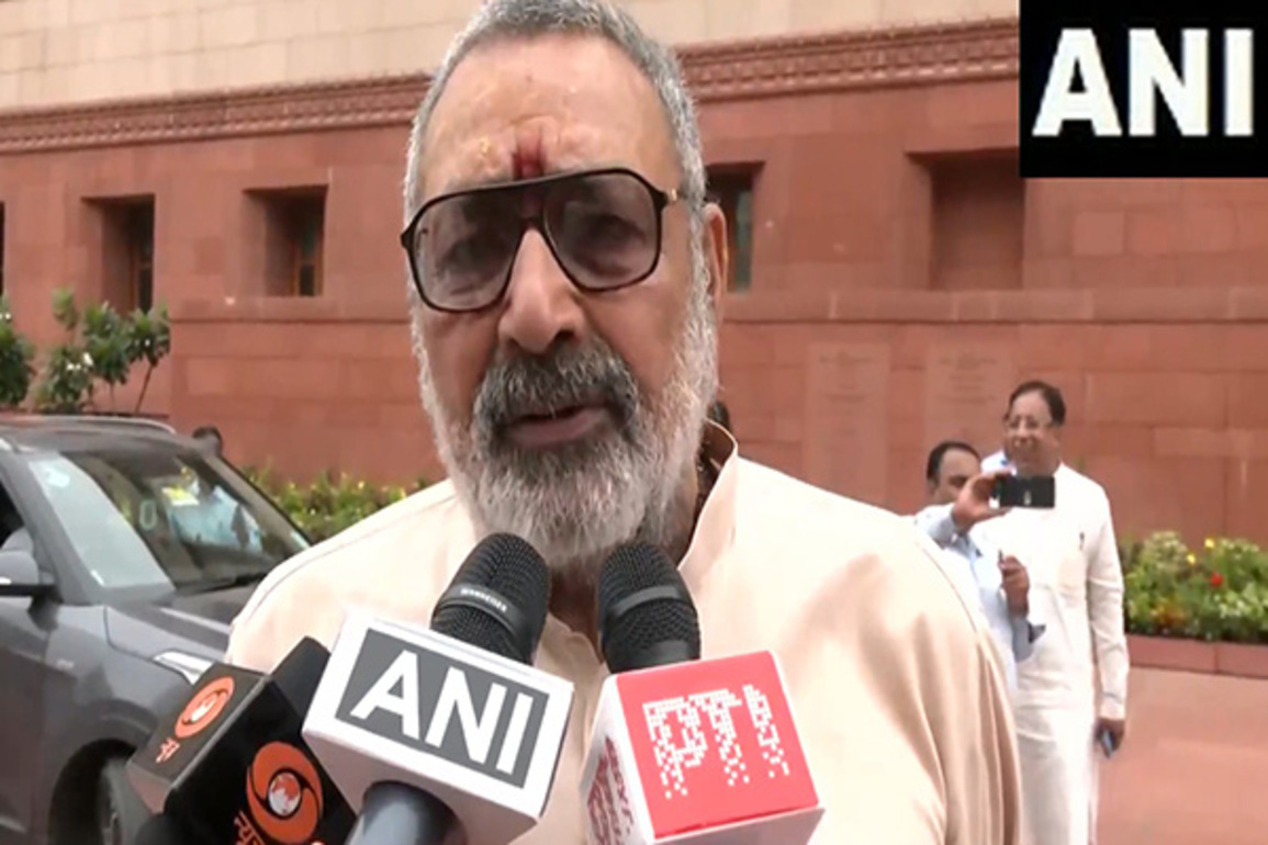 "Should have knowledge of Constitution": Union Minister Giriraj Singh slams Opposition for raising questions over Bihar SIR