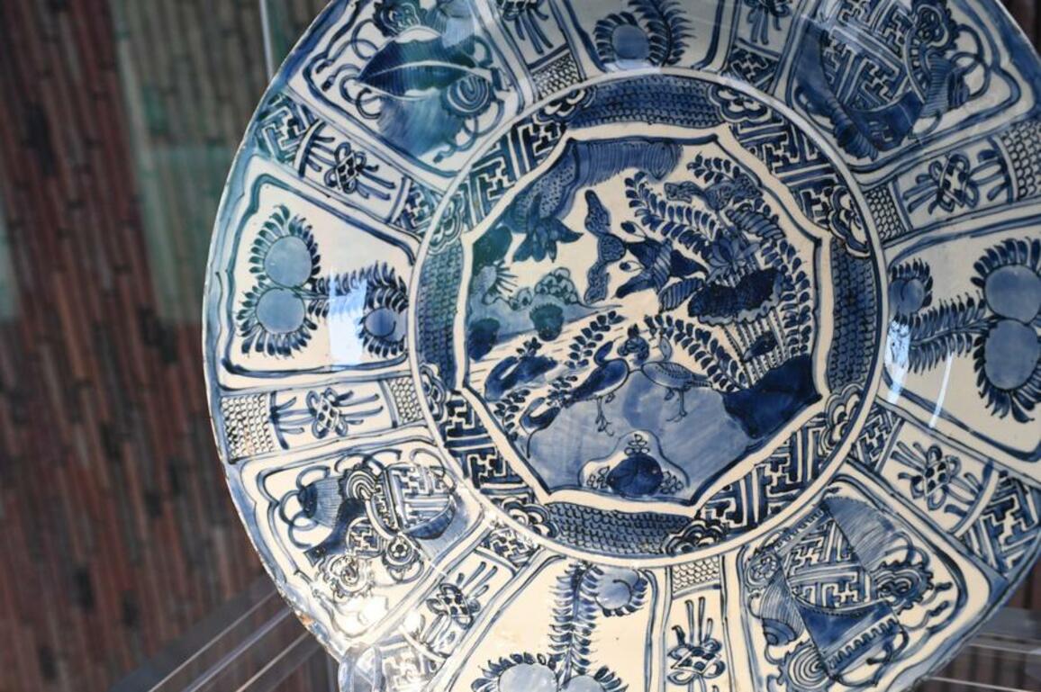 Feature: How China's porcelain capital is attracting international talent