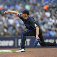 Blue Jays blank Giants to pad AL East lead